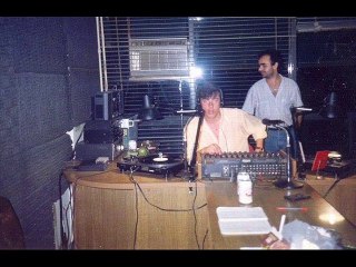 LOVEJIMMY JUNIOR JCR 90.4 FM STEREO