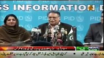 Talking About Poor In Luxurious Place - Pervaiz Rasheed Taunts Imran Khan