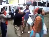 عورت پر اسلام کے خلاف ورذی کرنے پر اللہ کا عذاب۔انڈیا میں حجاب کو آگ لگاتے لگاتے خود کو آگ لگا بہھٹے۔ویڈیو دیکھیں