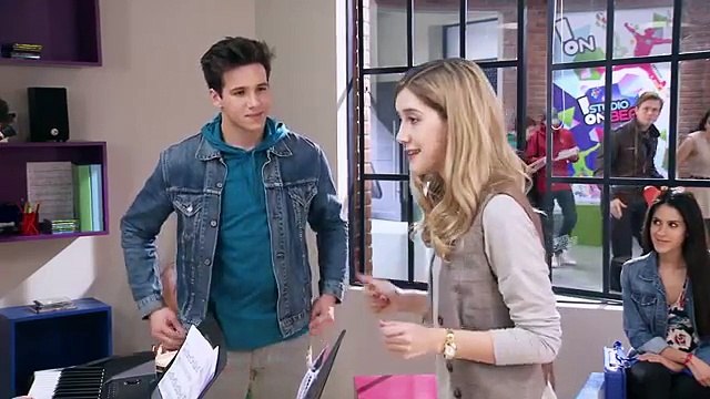 Violetta Momento Musical Angie canta Amor en el aire