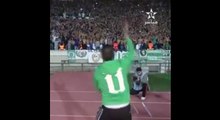 Un supporter marocain en Ünkut chauffe le stade du RAJA Casablanca !