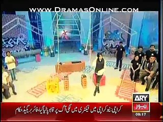 1 QMobile k lalach me madeeha iftekhar or shahood alvi ne 12 bacho k saro pe hathore mar diye