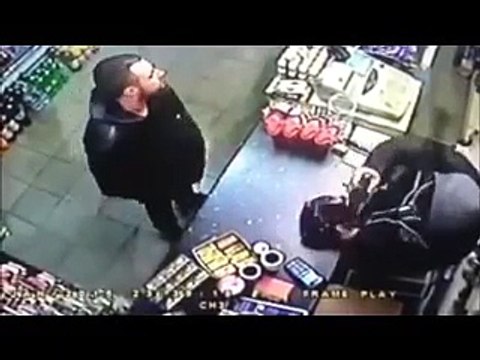 Dunya News Headlines, Muslim Shopkeeper Snatches Gun Out Of Theif