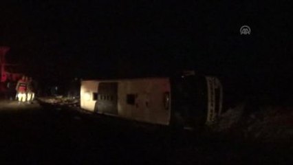 Bingöl'de Yolcu Otobüsü Kamyonla Çarpıştı: 48 Yaralı