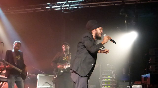 world a reggae music tour a l'EMMA yaniss odua & artikal band - moment ideal (live)