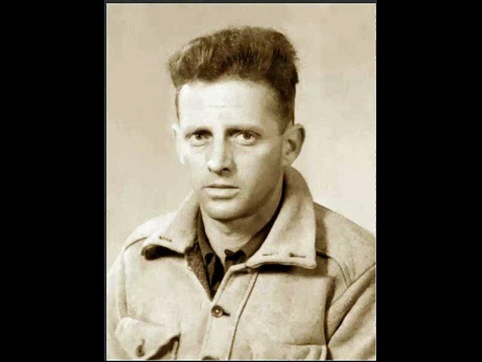 Restoration and colorisation of a damaged photograph