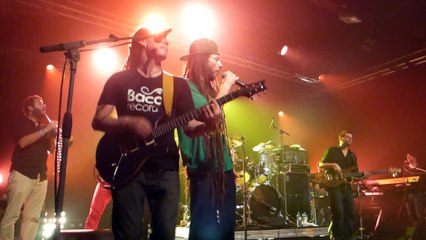 "world a reggae music tour" danakil et natty jean avec yaniss odua (y'en a marre) - l'or noir (live)