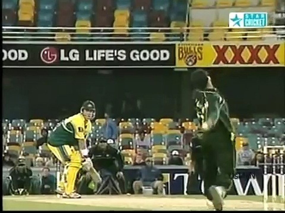Akhtar 5-25 v Australia - Melbourne - 2002 - Super Challengee