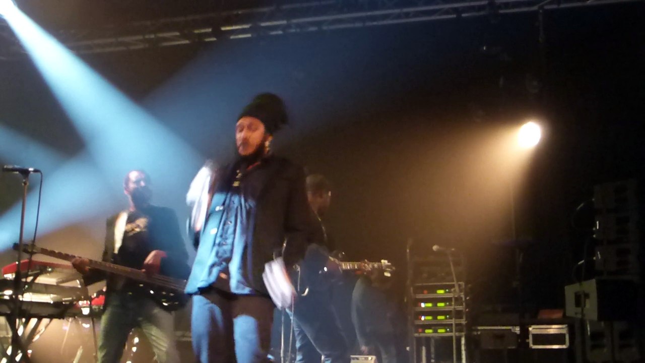 "world a reggae music tour" a l'EMMA yaniss odua - yeah yeah (live)