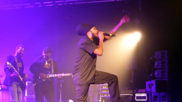 world a reggae music tour a l'EMMA yaniss odua tu es ouf - mal au coeur (live)