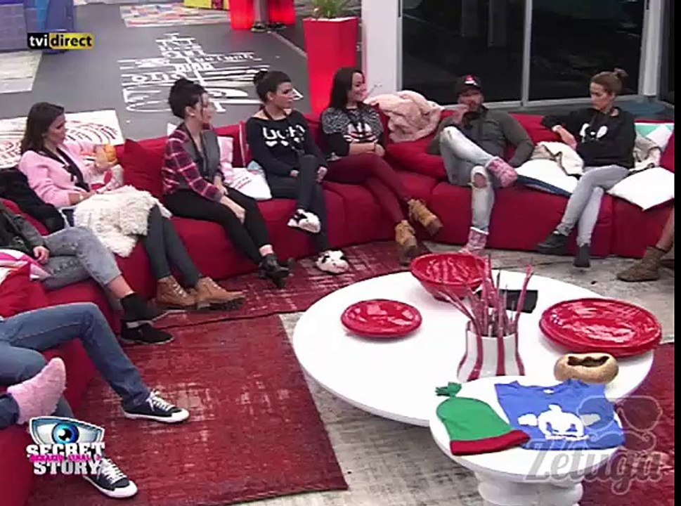 Discusão geral por causa de dilemas acaba com o Carlos a chamar PUT* à Sofia