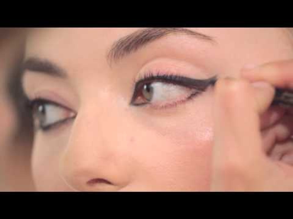 How to Create a Feline Flick - Cat Eye Make up Tutorial