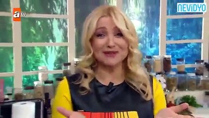Zahide Yetiş'i utandıran 'göğüs' gafı