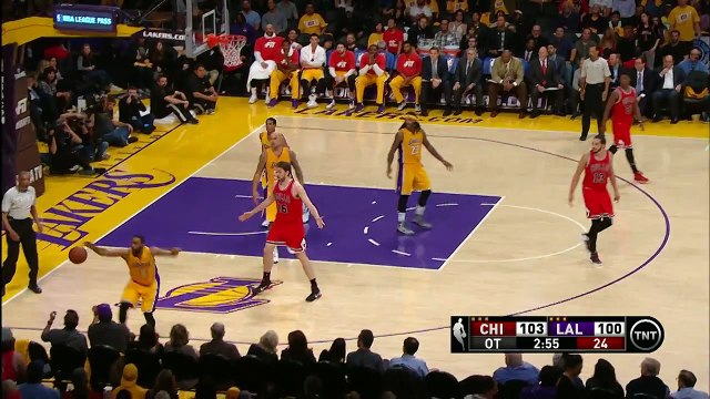 NBA Noah fait une magnifique passe à Pau Gasol