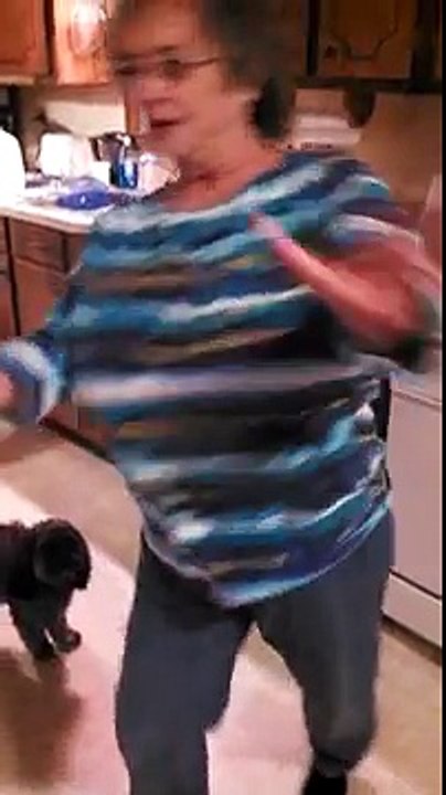 Les pas de danse de la mamie.