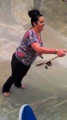 Kaykay Yapan Anne Hava Atayım Derken Yere Çakıldı
