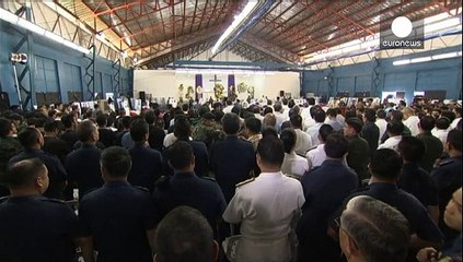 "Je sais ce que vous ressentez", le président philippin aux côtés des familles de 44 policiers tués