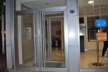 Karabağlar'da Levye ile Banka Soyma Girişimi Alarma Takıldı