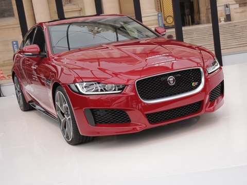 Jaguar XE au Festival Automobile International 2015