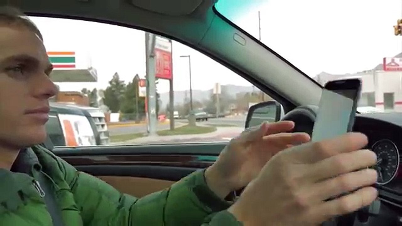 The Air Dock 2.0 - The most convenient way to charge your mobile device in your car