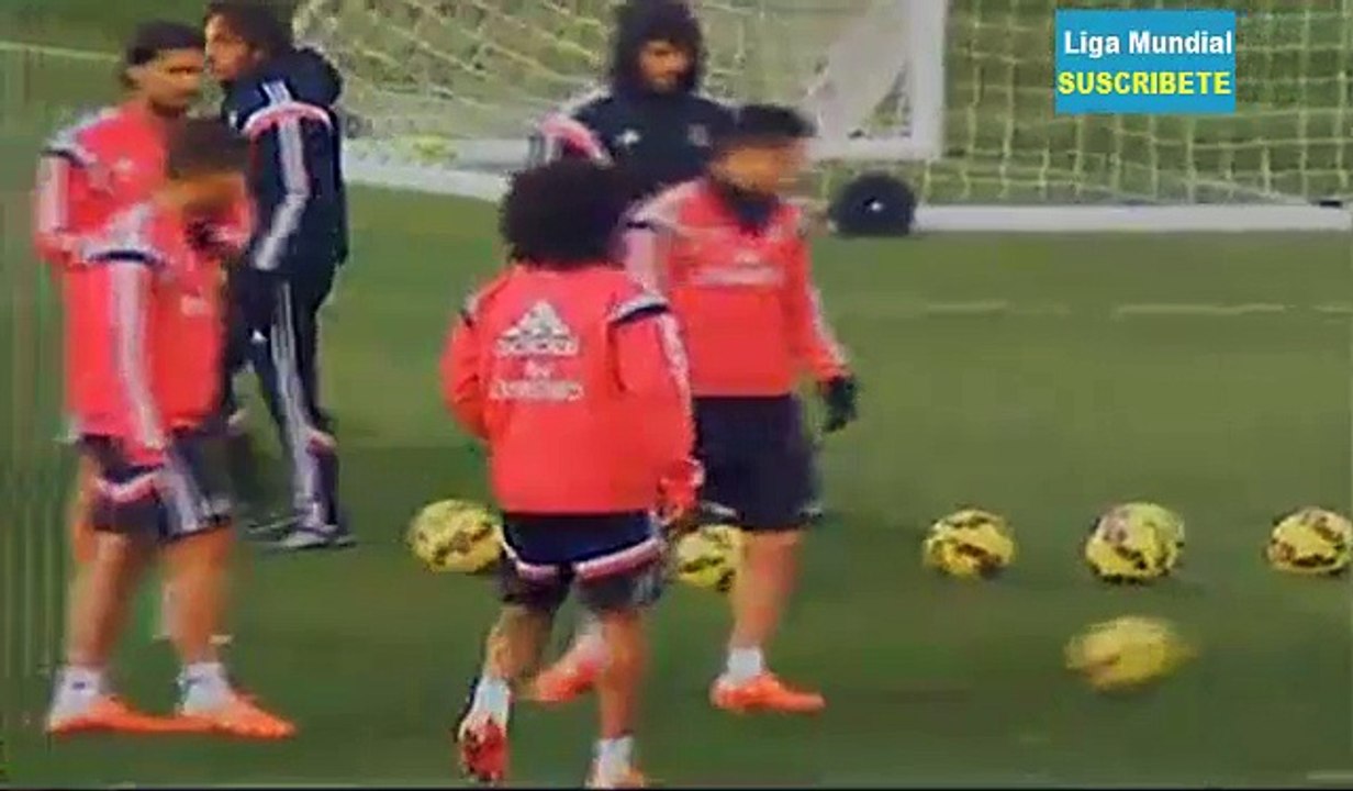 El gracioso tropezon de Karim Benzema ante Gareth Bale Real Madrid