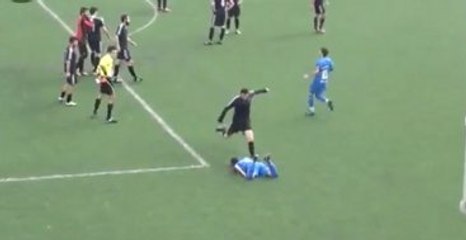 Bosna'daki Maçta Futbolcular, Rakip Oyuncuya Saldırınca Kavga Çıktı