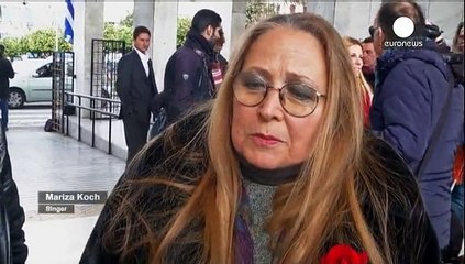 هزاران نفر از طرفداران دمیس روسس با او وداع کردند