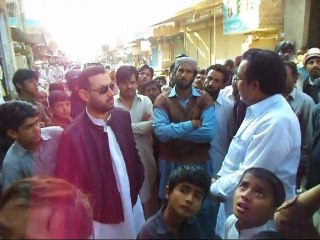 Sinjhoro : Naveed Dero  Consoling With Seth Gurmukh Das (who Robbed By Gunpoint)