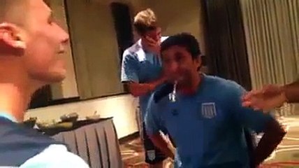 Diego Milito fait la blague de la cuillère à son coéquipier Campi