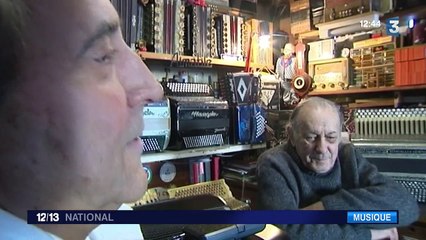 Jean et Bernard, musiciens et collectionneurs d'accordéons