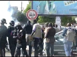 Tension entre militants et policiers