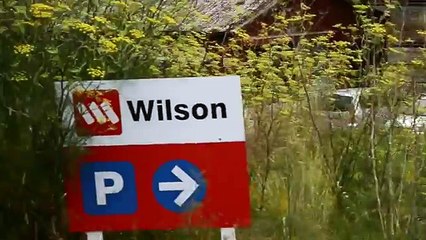 Deux personnes masquées et armées poursuivent un groupe d'étudiants !