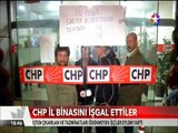 Sarıyer belediyesinde işten çıkarılan işciler CHP İl binasını bastılar