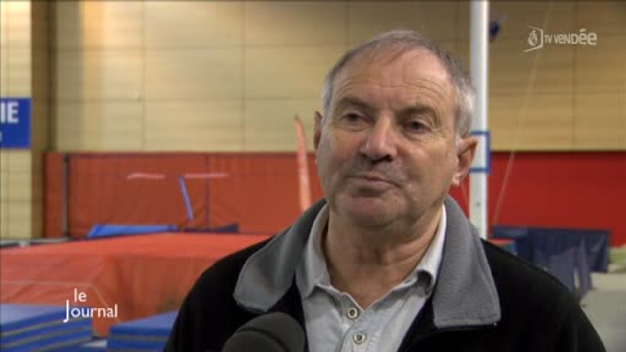 Les jeunes vendéens s'initient au saut à la perche