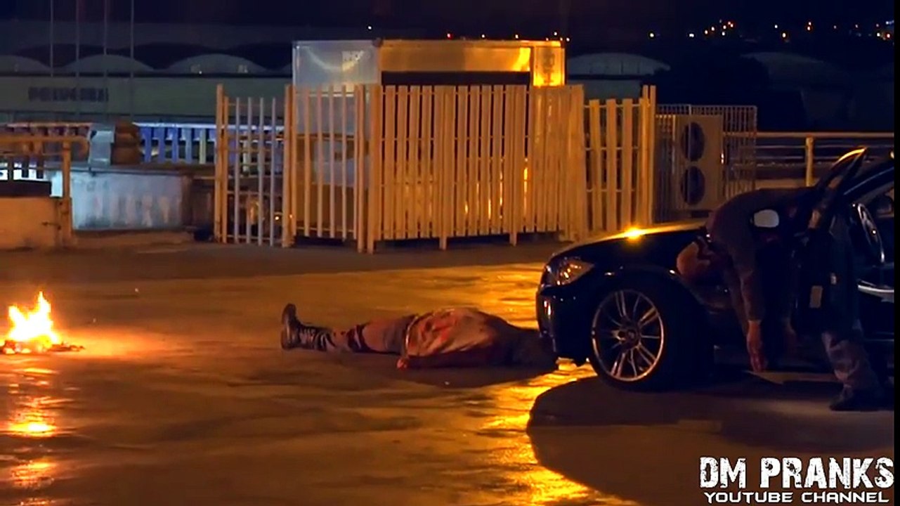 Aşırı gerçekçi zombi saldırısı - Kamera şakası