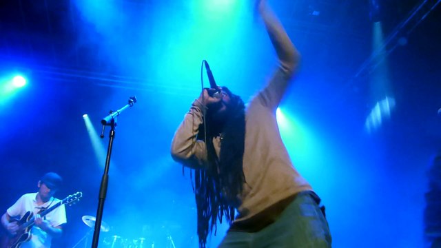 omar perry backed by dub akom et Guillaume Stepper Briard - Boom town (live)