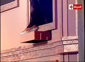 جومانا مراد تسقط على المسرح بشورت قصير