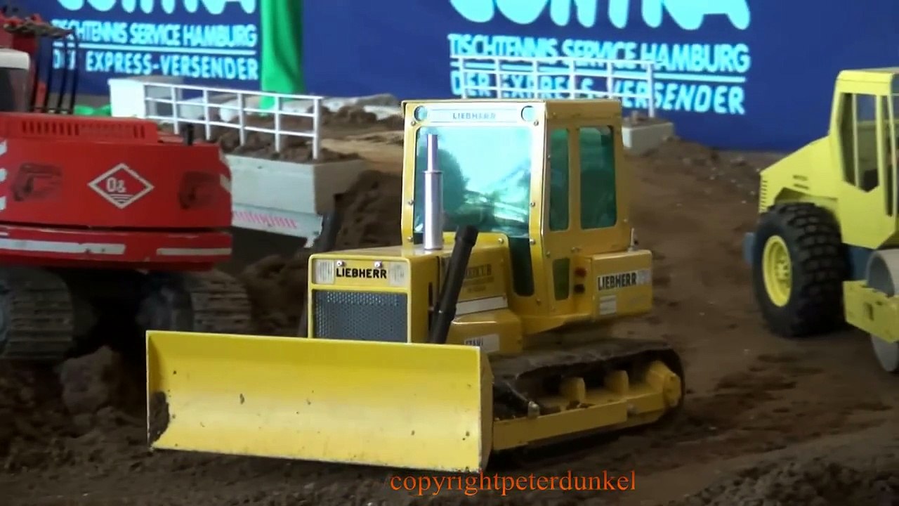 LIEBHERR DOZER BOMAG TIPPER