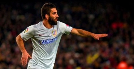 İngiliz Minik Futbolculardan Arda Turan'a Sürpriz Doğum Günü Kutlaması