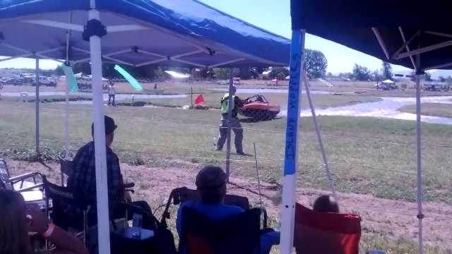 Sprint Jet Boat crashes into crowd during race in Albany, Oregon
