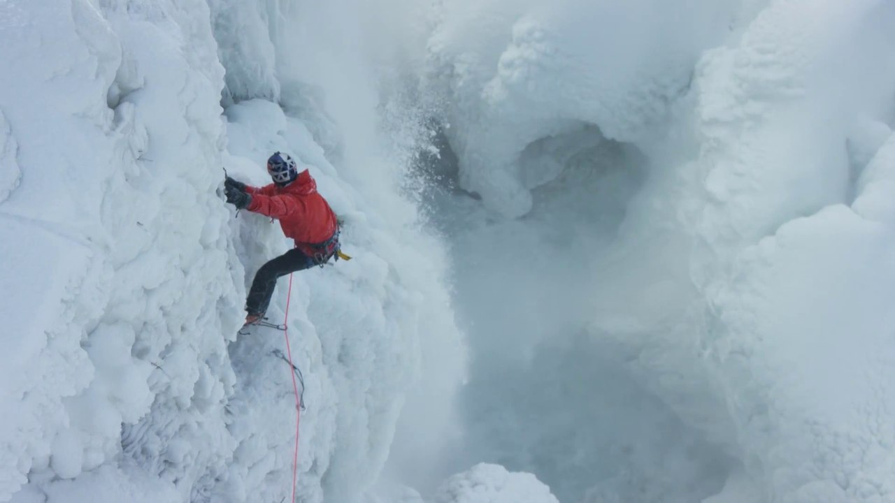 Escalader les chutes du Niagara gelées : dingue et magique!