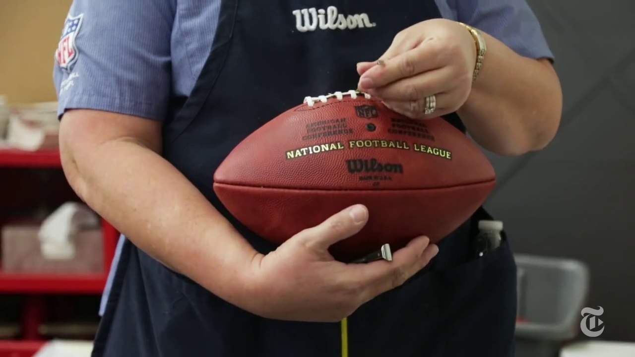Comment Sont Fait Les Ballons De Football Americain Nfl Wilson Football Factory Video Dailymotion