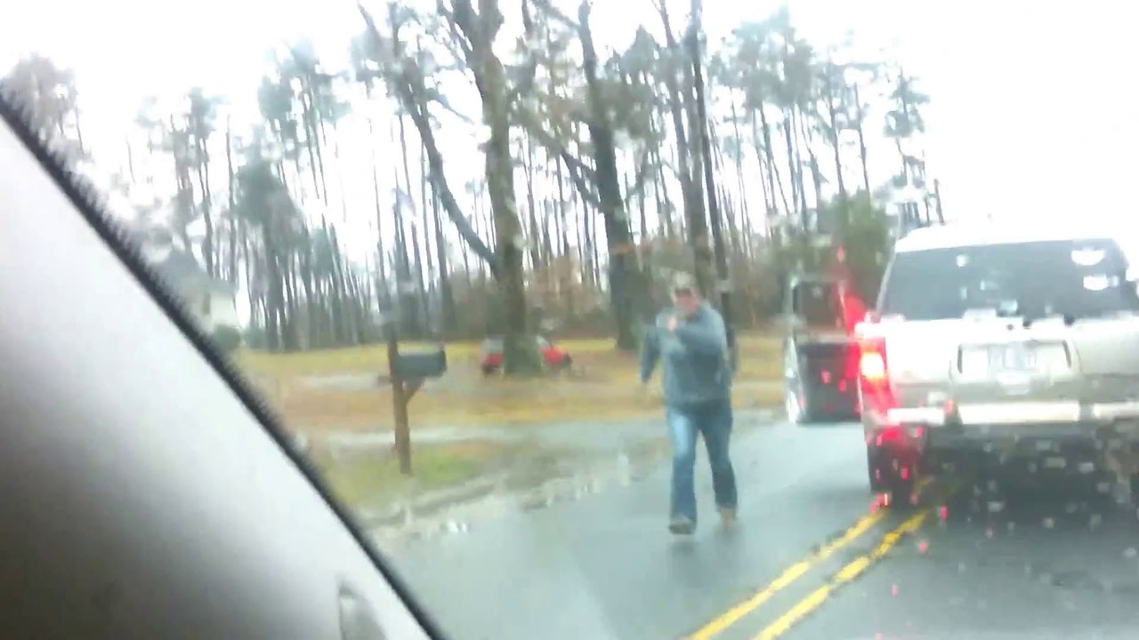 Crazy road rage terrorizes child in the car!