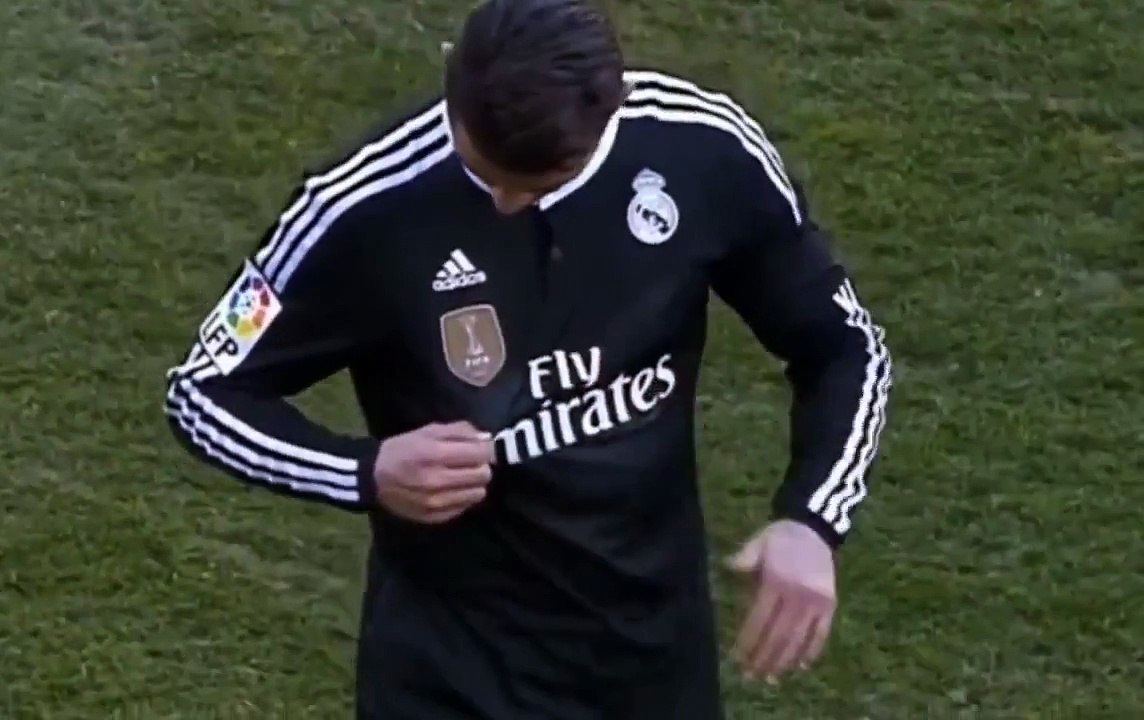 Cristiano Ronaldo se fue limpiando el escudo de campeón del mundo tras ser expulsado ante Cordoba