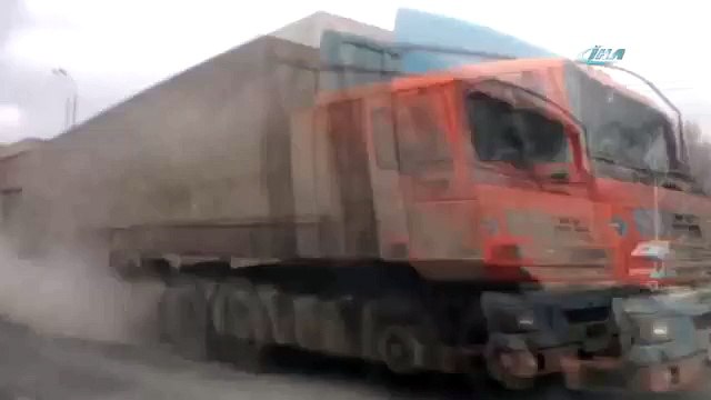 Freni boşalan TIR dehşet saçtı: 2 ölü