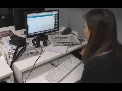 Napoli - De Magistris al Forum della Scuola di Giornalismo del Suor Orsola -2-(30.01.15)