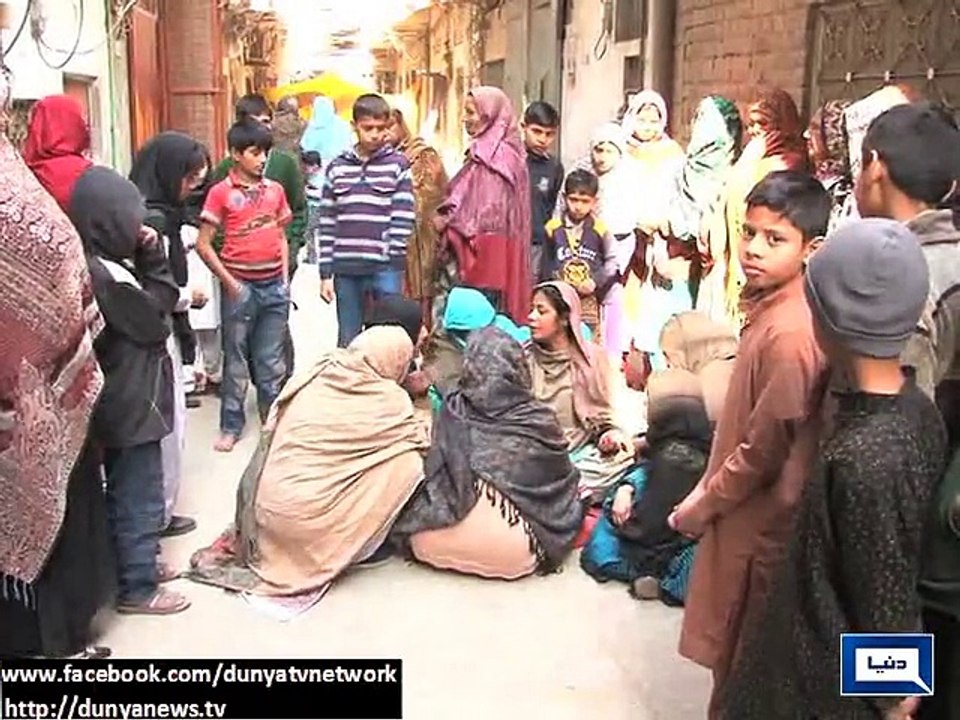 Dunya News - Lahore's citizen Qamar Abbas embra...
