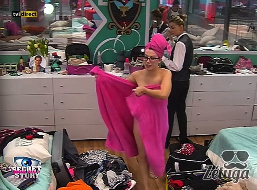 Silicone da Débora virou ao contrário