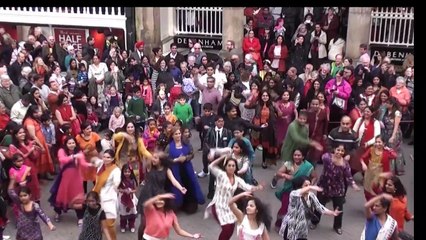 Bollywood flashMOB IN UK DIWALI PARADE 2014-INDIA WAALE