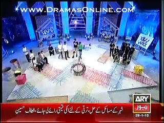 Bike K Price K Liye Sanam Baloch Ne Contestents Se 10 Chipkaliyan Unk Mu Me Dalwa Di